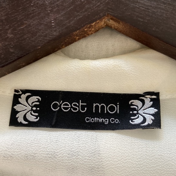 White pleated collared blouse - Picture 3 of 4